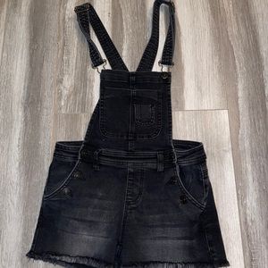 BLACK WASHED OVERALL SHORTS